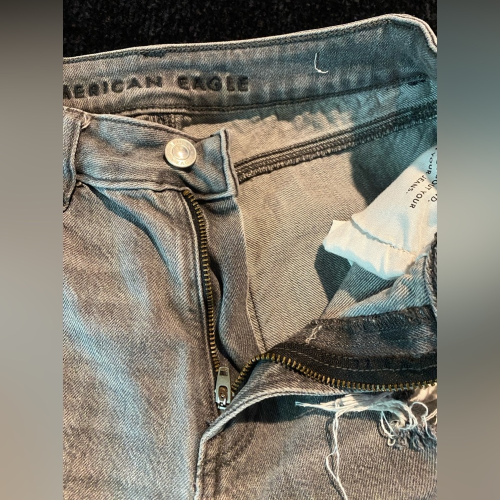 American Eagle Ripped High Waist 90s Boyfriend Jeans - Picture 4 of 6